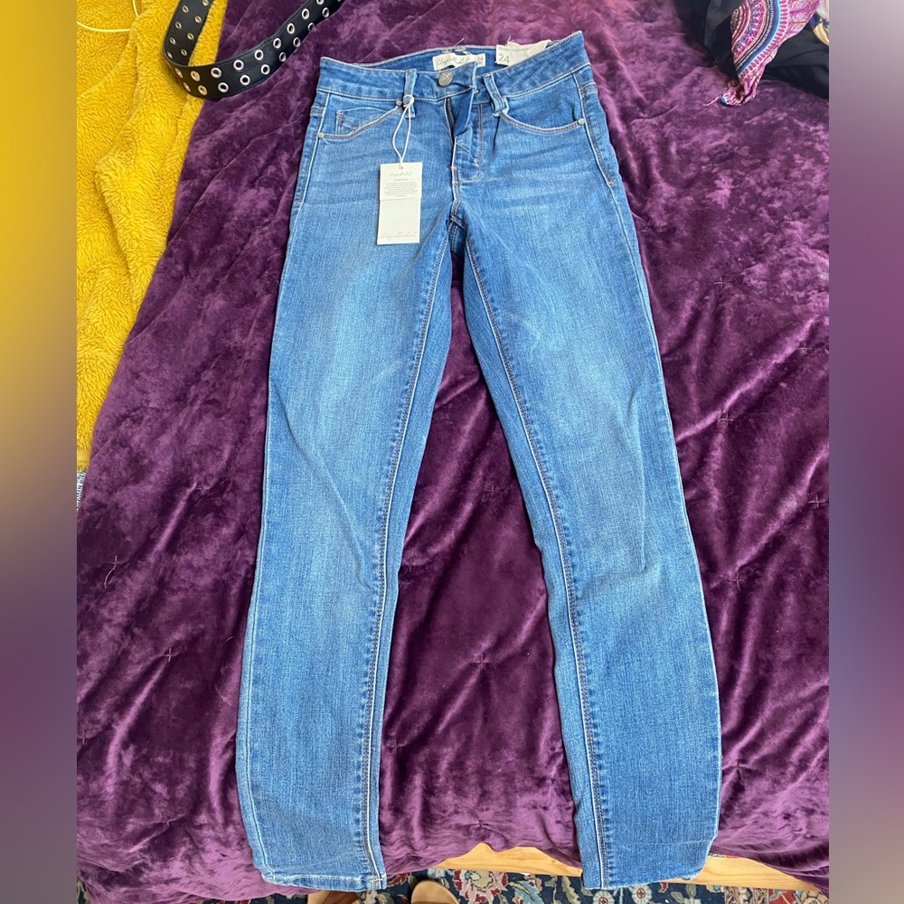 NWT Unpublished “Olivia” Jeans Sz 24
